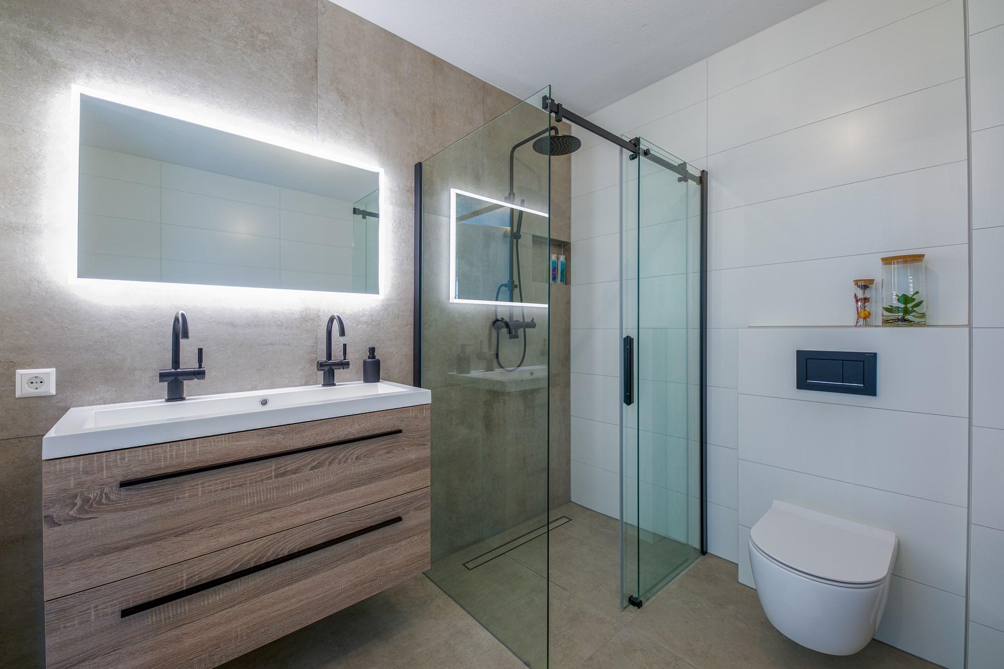rize dekorasyon banyo dolabı
